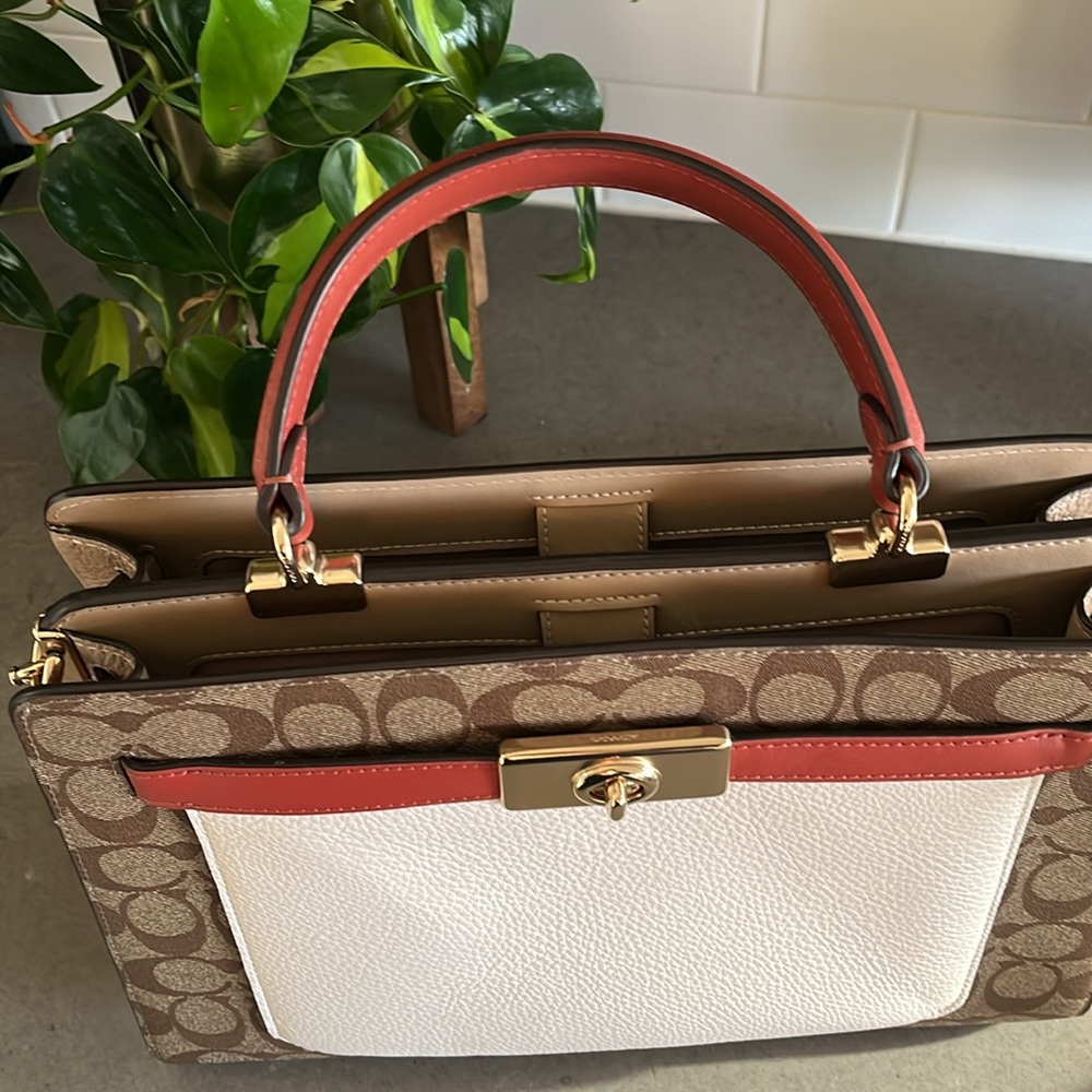 Coach Lane Carryall - Picture 15 of 15